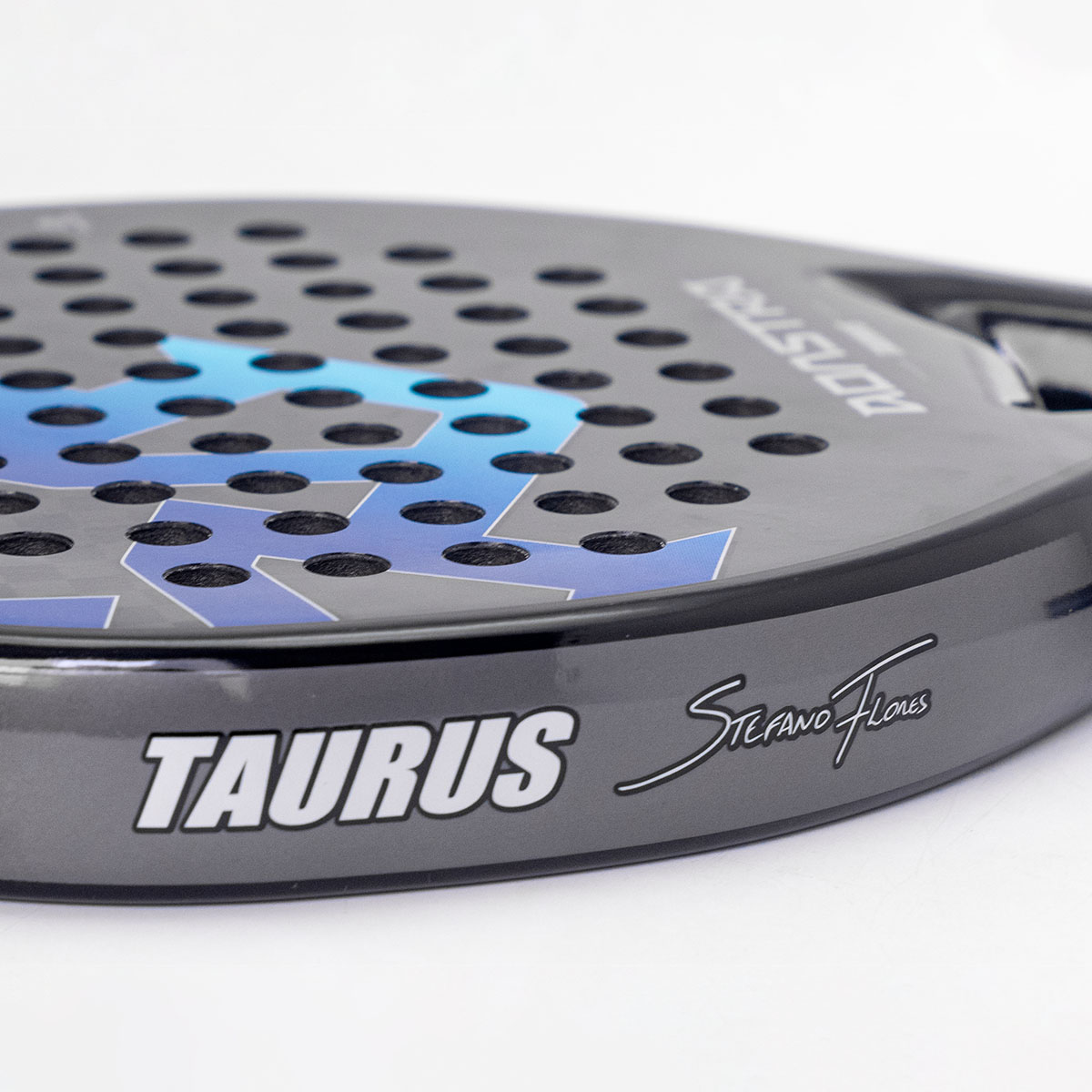 Detalhe da raquete Adastra Taurus 3.0 assinada por Stefano Flores